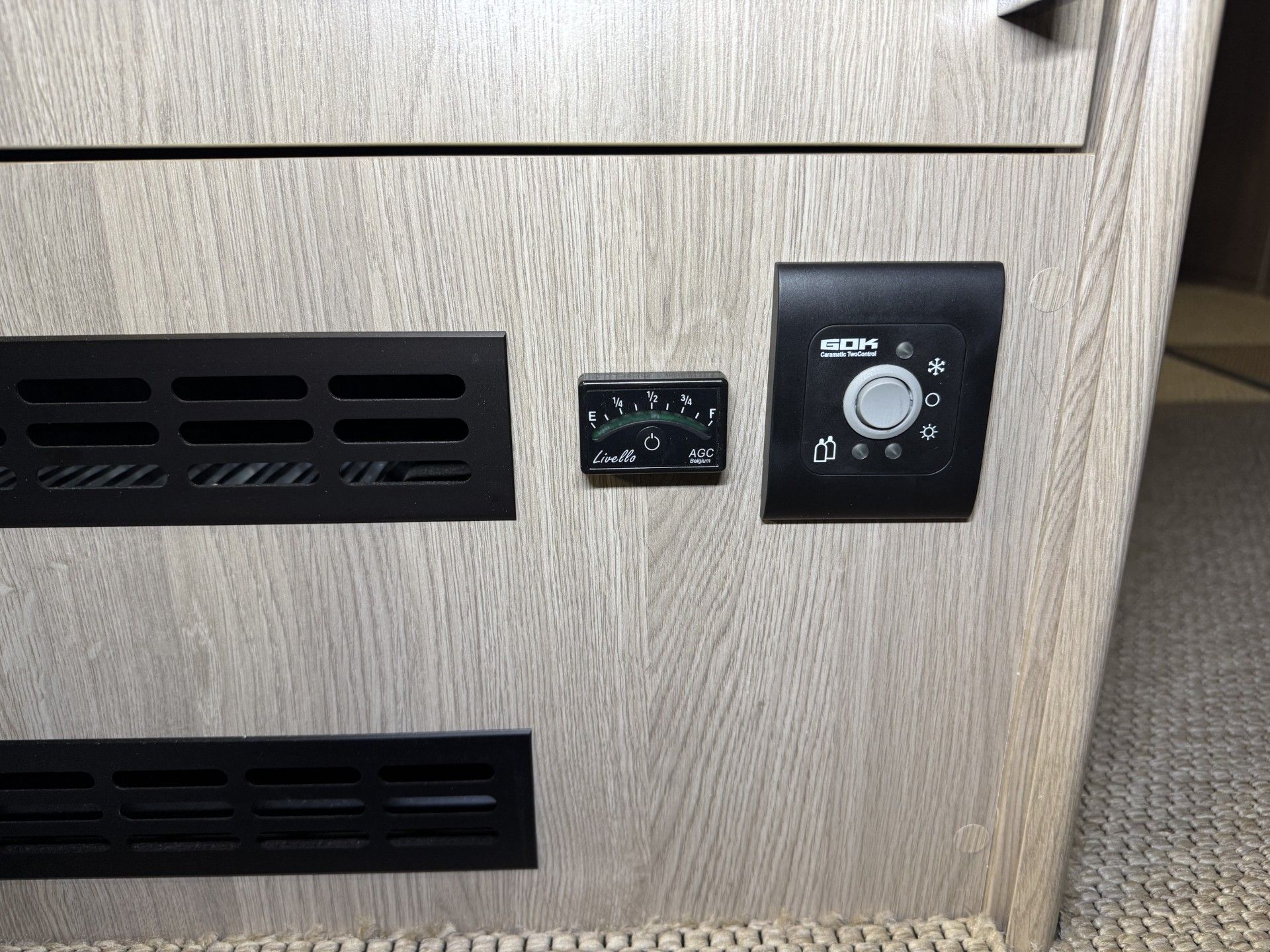 Gastank mit Ventilen und Truma Druckminderer