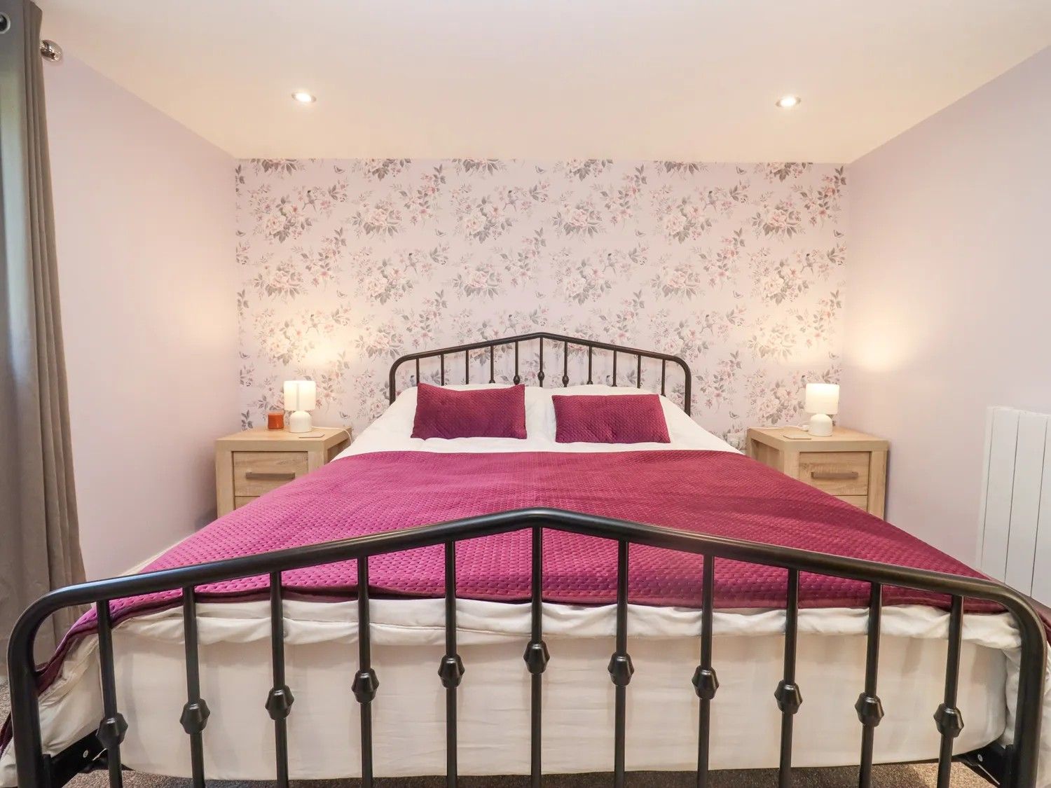 Robins Rest is our large holiday home offering spacious and comfortable living for up to 8 people across four bedrooms plus an infant and a dog. Contact 01989 720672 for more details.