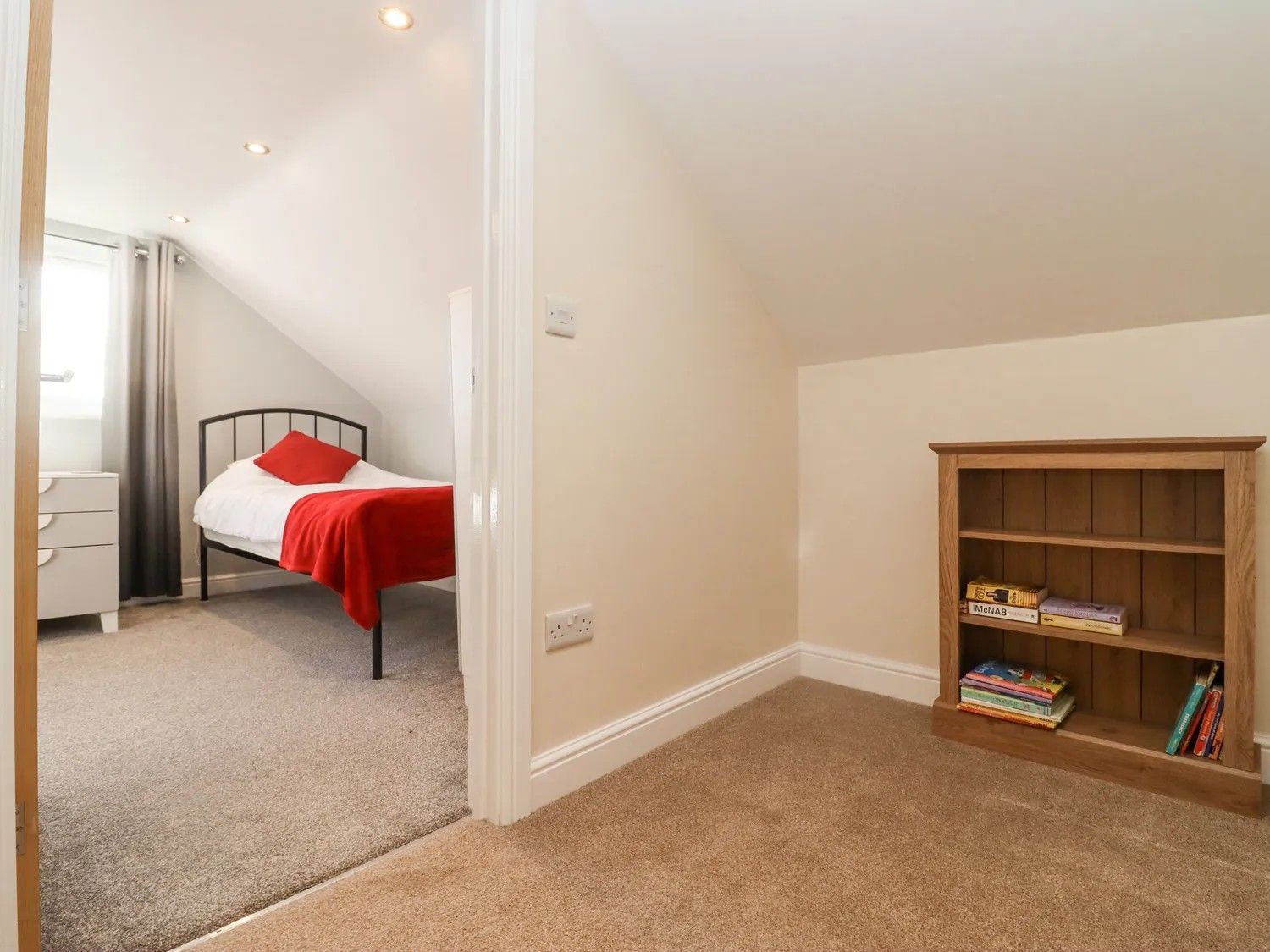 Robins Rest is our large holiday home offering spacious and comfortable living for up to 8 people across four bedrooms plus an infant and a dog. Contact 01989 720672 for more details.