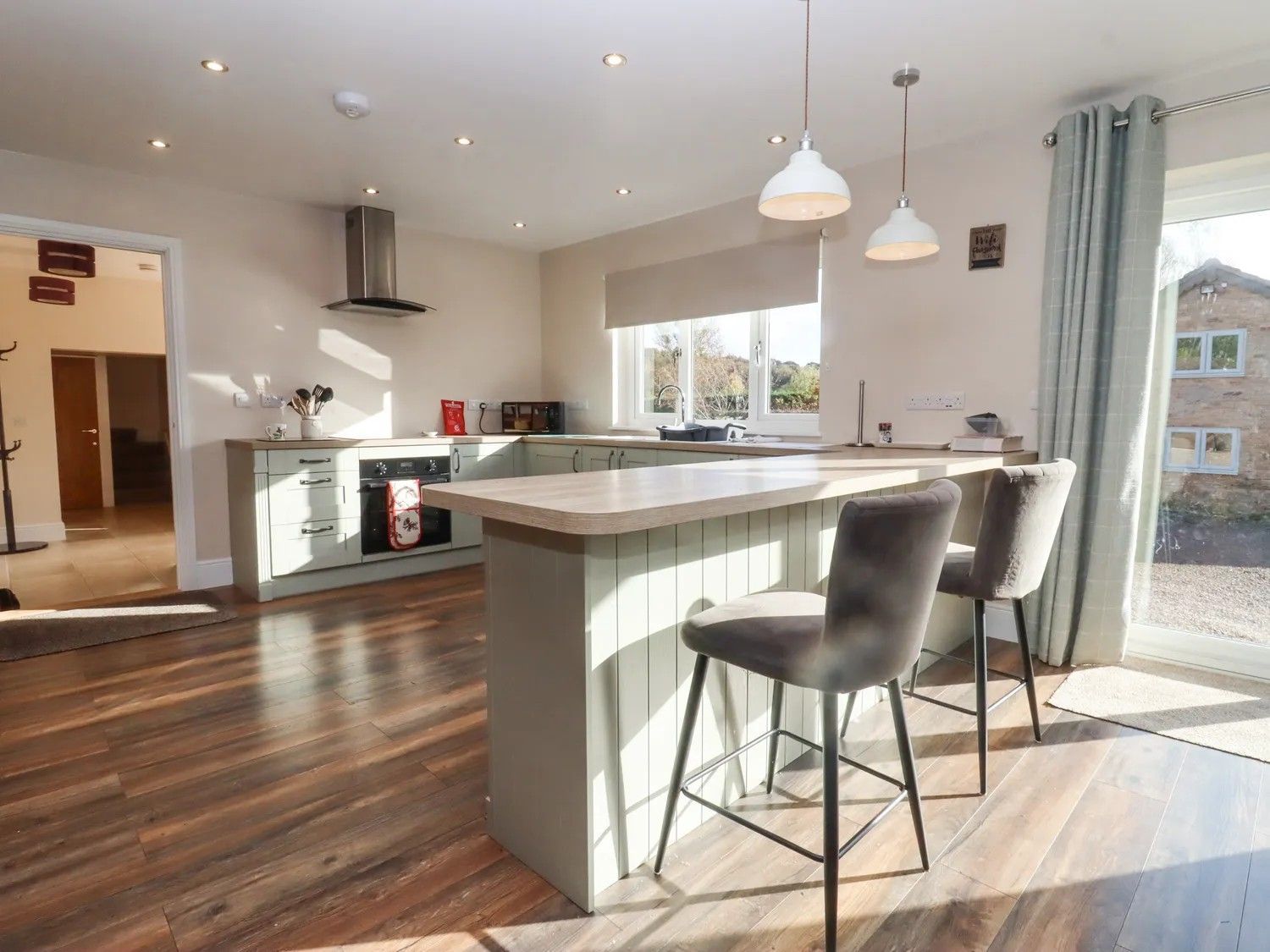 Robins Rest is our large holiday home offering spacious and comfortable living for up to 8 people across four bedrooms plus an infant and a dog. Contact 01989 720672 for more details.