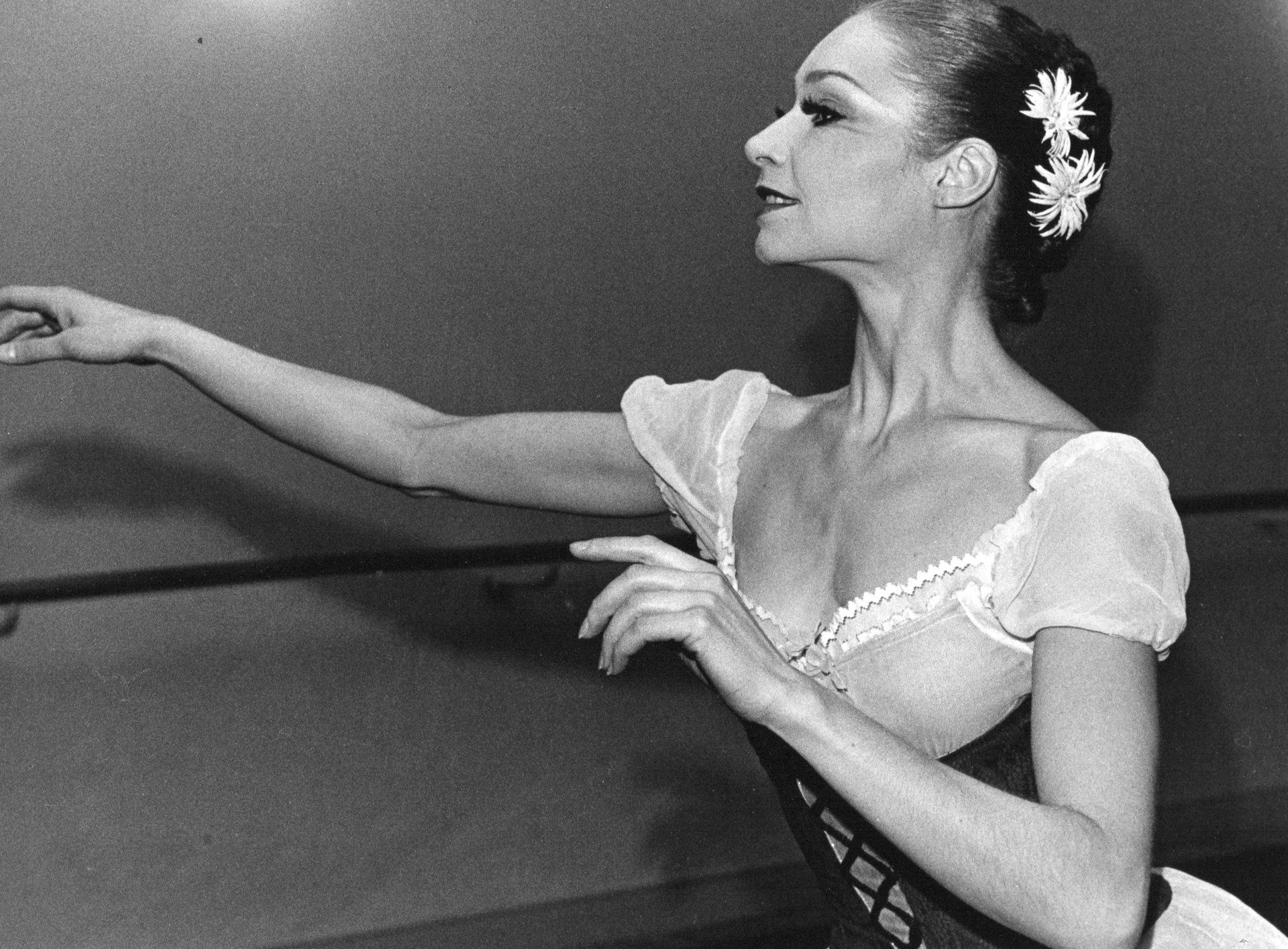 Aelita Rose Aelita Rose als junge Profi-Tänzerin in Bühnenkostüm; es ist der Oberkörper zu sehen