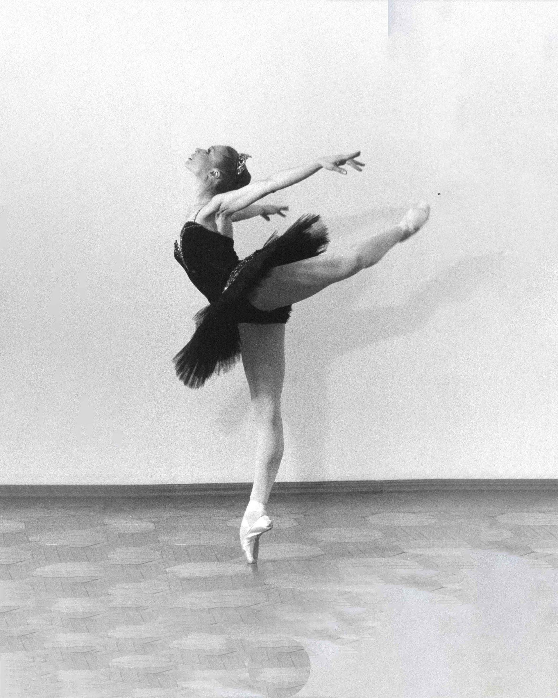 solistin aelita rose im schwarzen Tutu