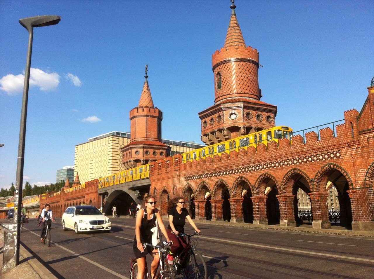 Oberbaumbrücke Berlin Berliinin opintomatka Oskari Lampisjärvi