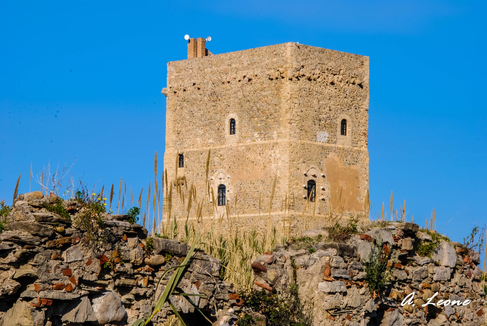 Castello di Roccella antica residenza dei Moncada di Monforte