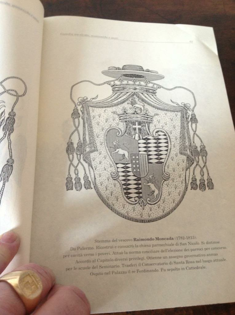stemma del vescovo Moncada