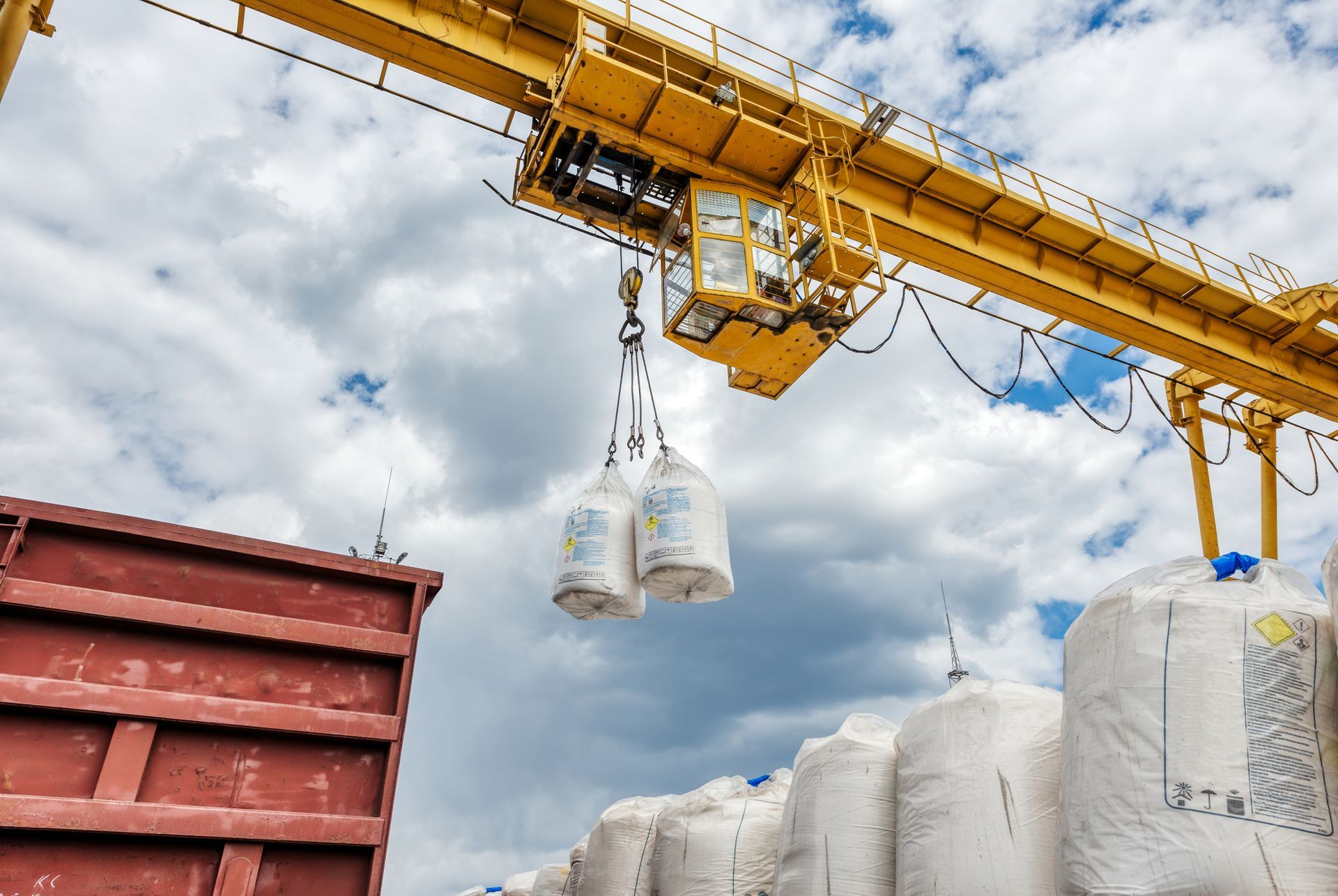 Towed array systems use pyrotechnic cable cutters