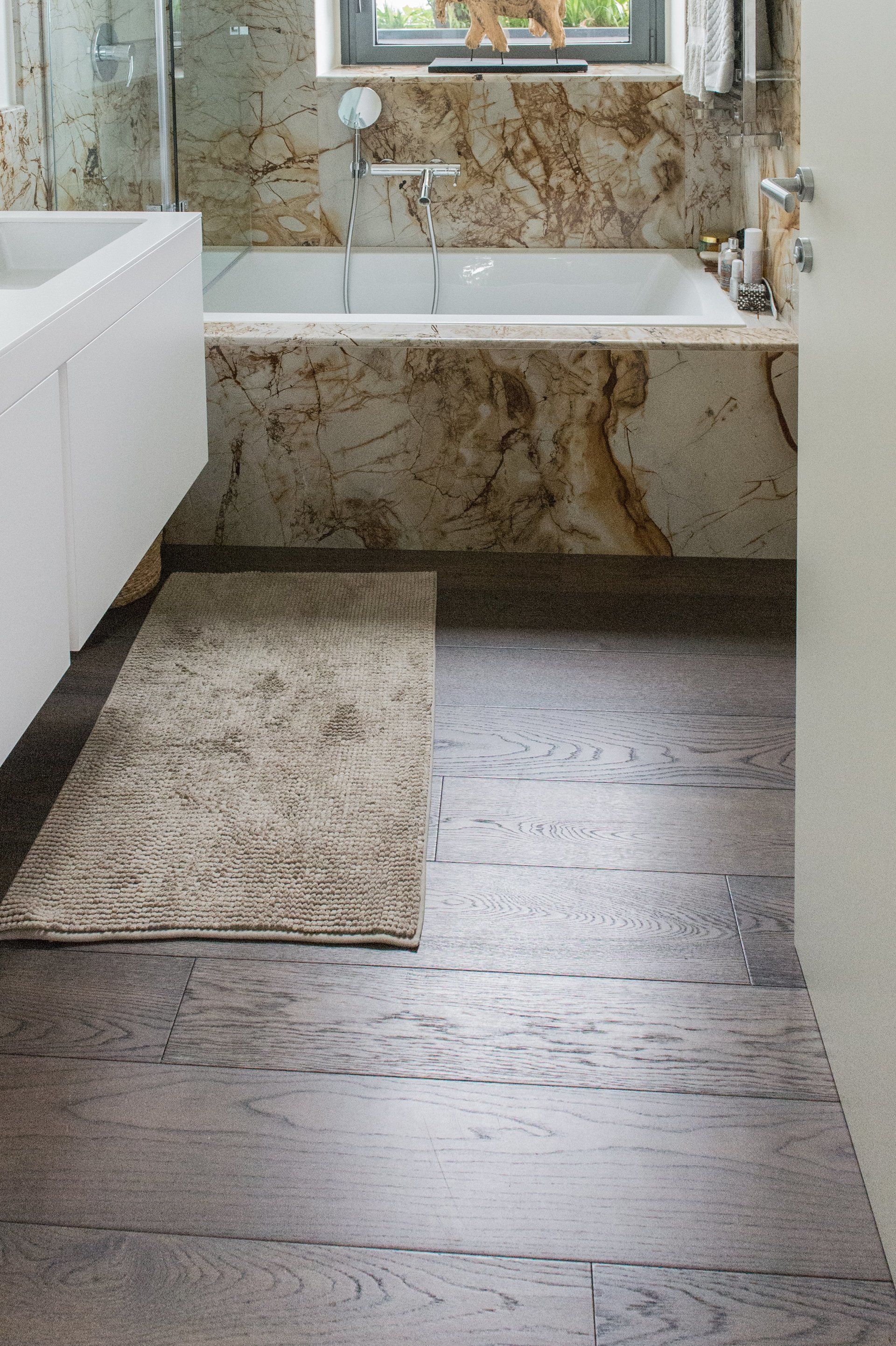 pavimento in legno bagno