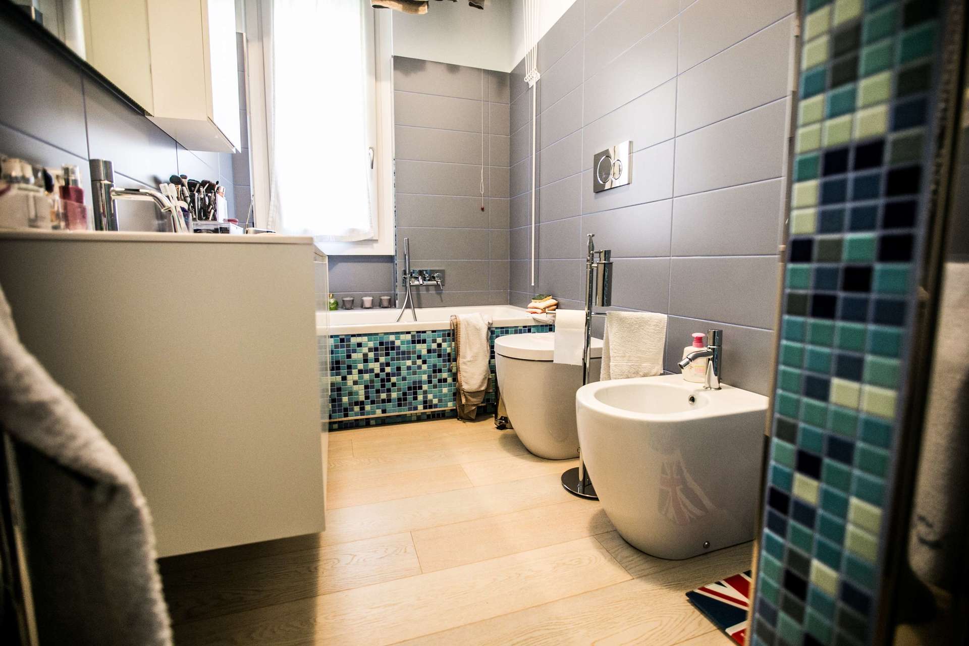 bagno con parquet