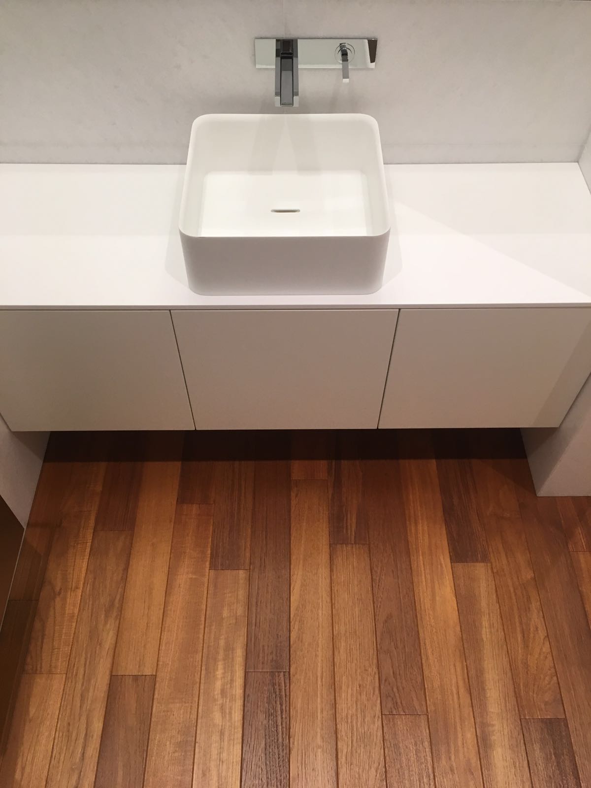 teak in bagno