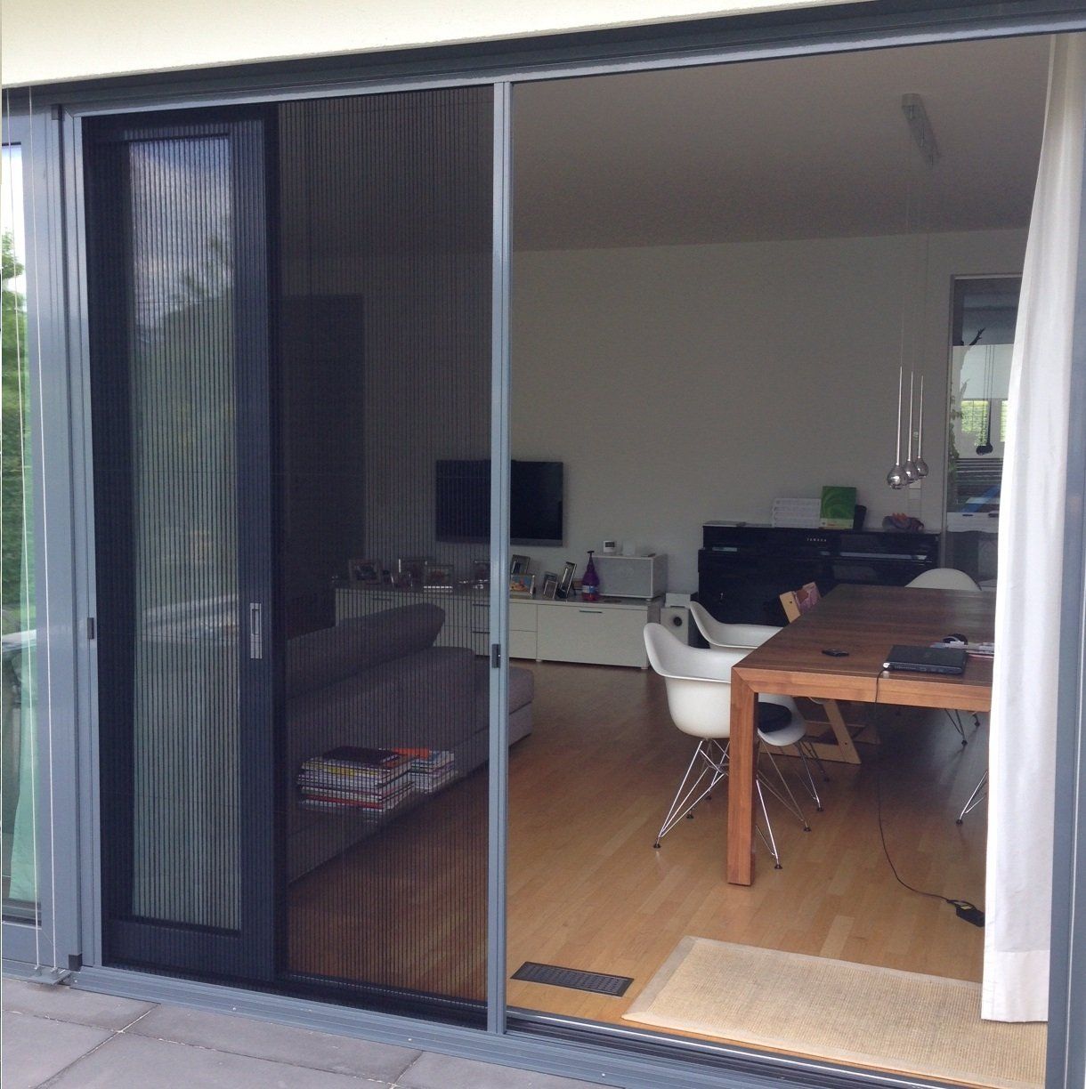 Puerta mosquitera plisada a medida para grandes aperturas de terraza – protección contra insectos compacta y de manejo suave