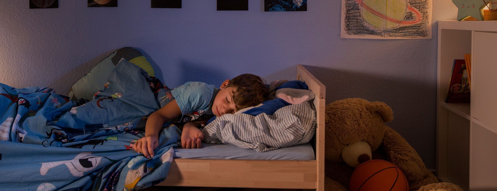 Ruhiges Kinderzimmer bei Nacht – entspanntes Schlafen bei frischer Luft ohne Insekten