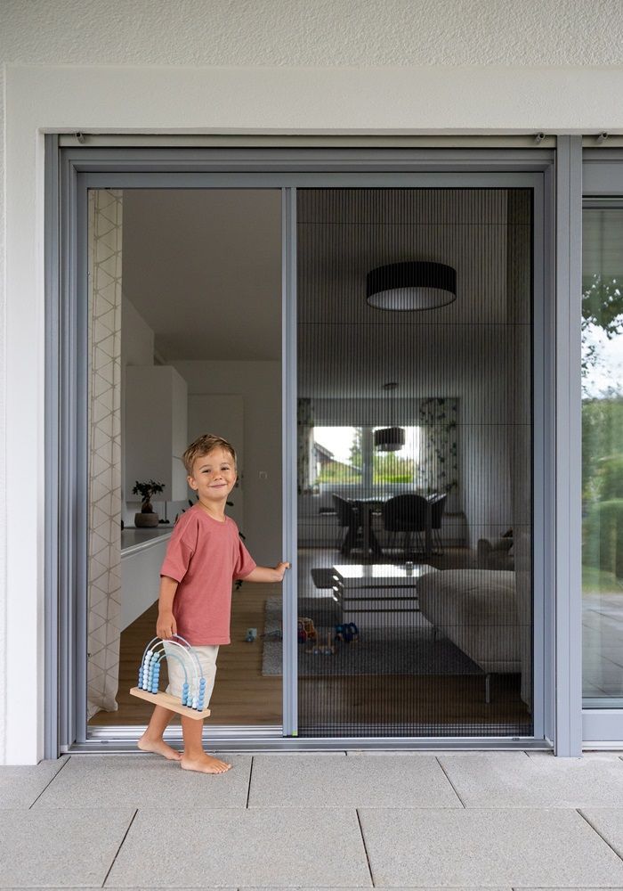 Schiebetür mit integriertem Insektenschutz – sicherer und komfortabler Zugang zur Terrasse