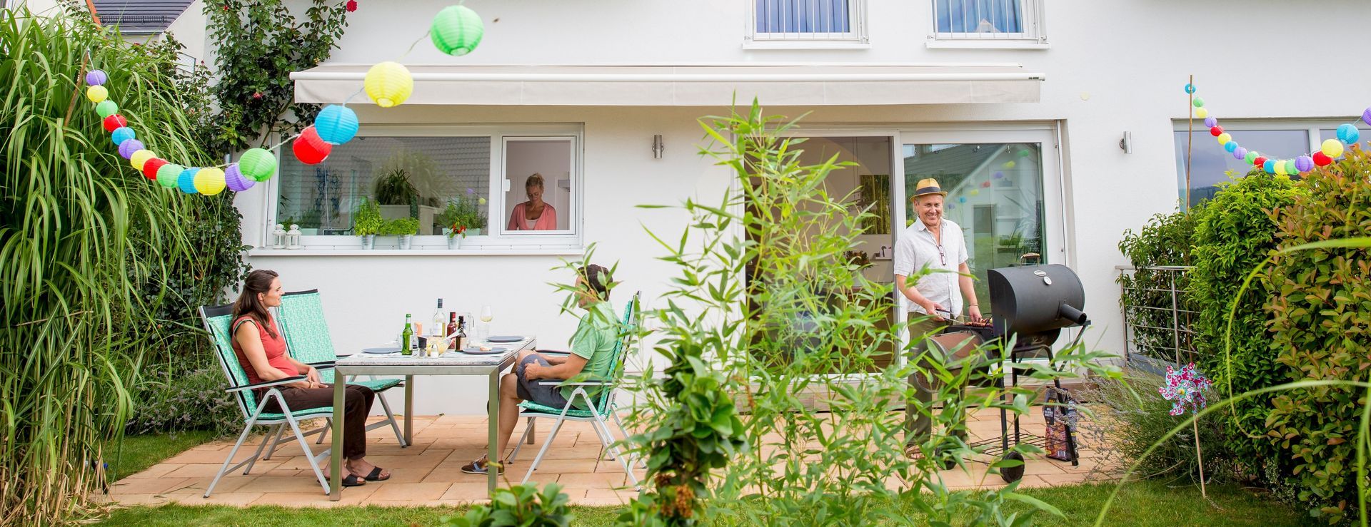 Insect screen swing window by ISK Systeme on a patio – convenient Neher swing window allows fresh air during outdoor gatherings while reliably keeping insects outside.
