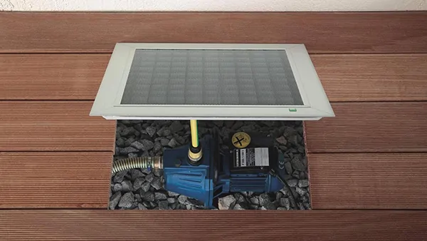 Cubierta para pozo de luz Terresa utilizada como abertura de registro con acceso directo a la instalación técnica.