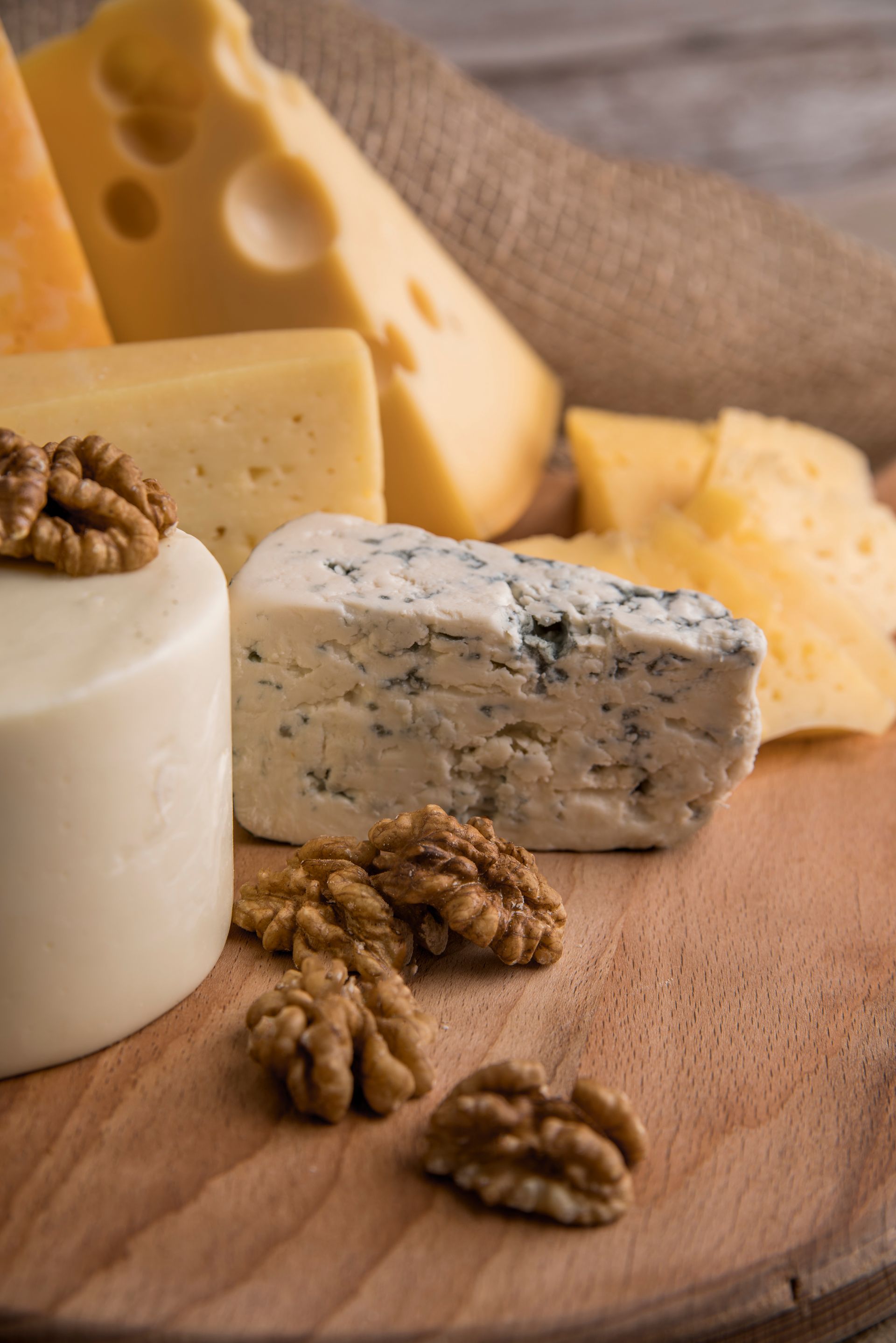Blauschimmelkäse mit Honig und Walnüssen