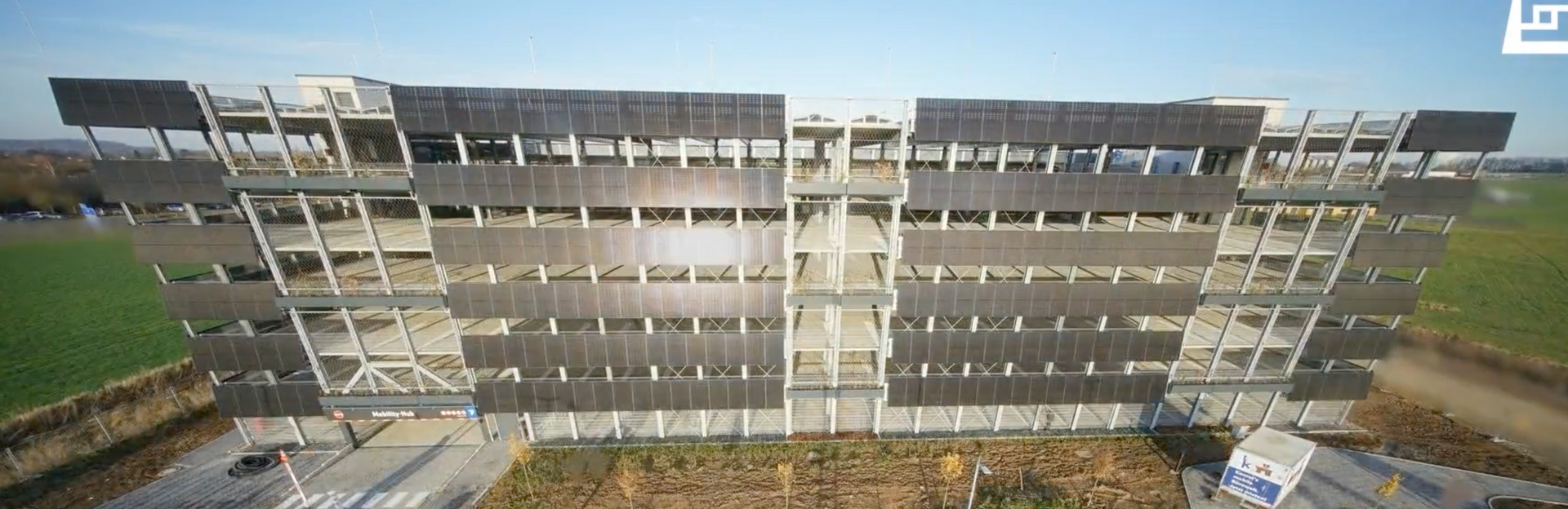 Bau des Parkhauses Mobility Hub Würselen mit integrierter PV-Fassade