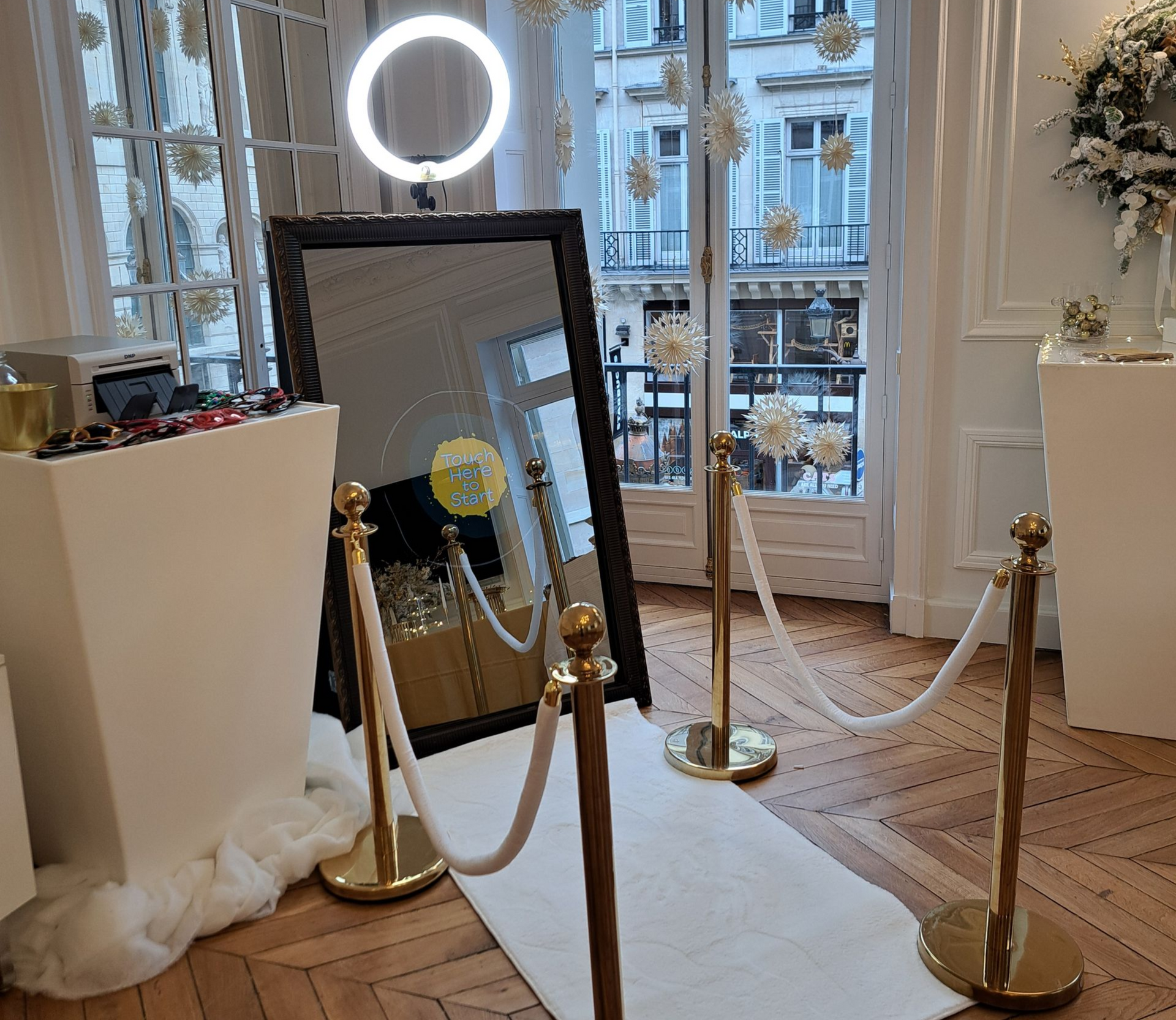 Le photobooth miroir pour arbre de Noël et soirée du personnel à Paris