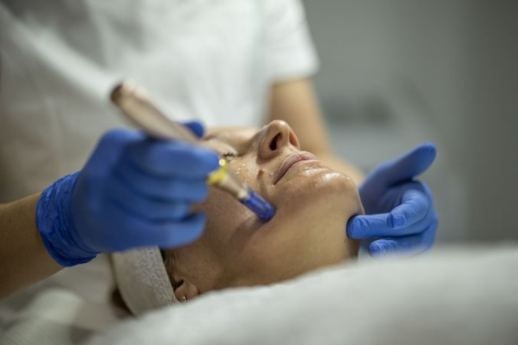 „Medical-Beauty-Behandlungen, Microneedling und mehr, Neroli Cosmetics