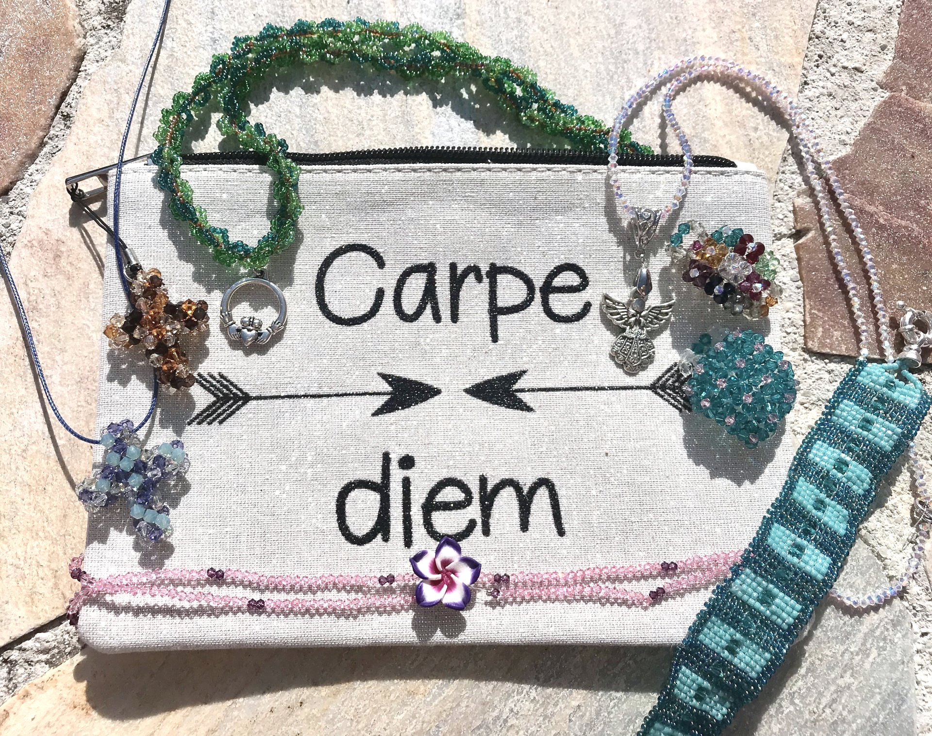 porte clé, bracelet, collier, carpe diem