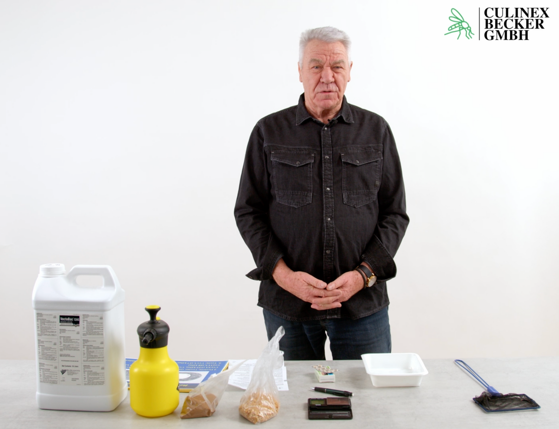 Prof. Dr. Norbert Becker, der Gründer der Culinex Becker GmbH mit einigen Produkten von Culinex.