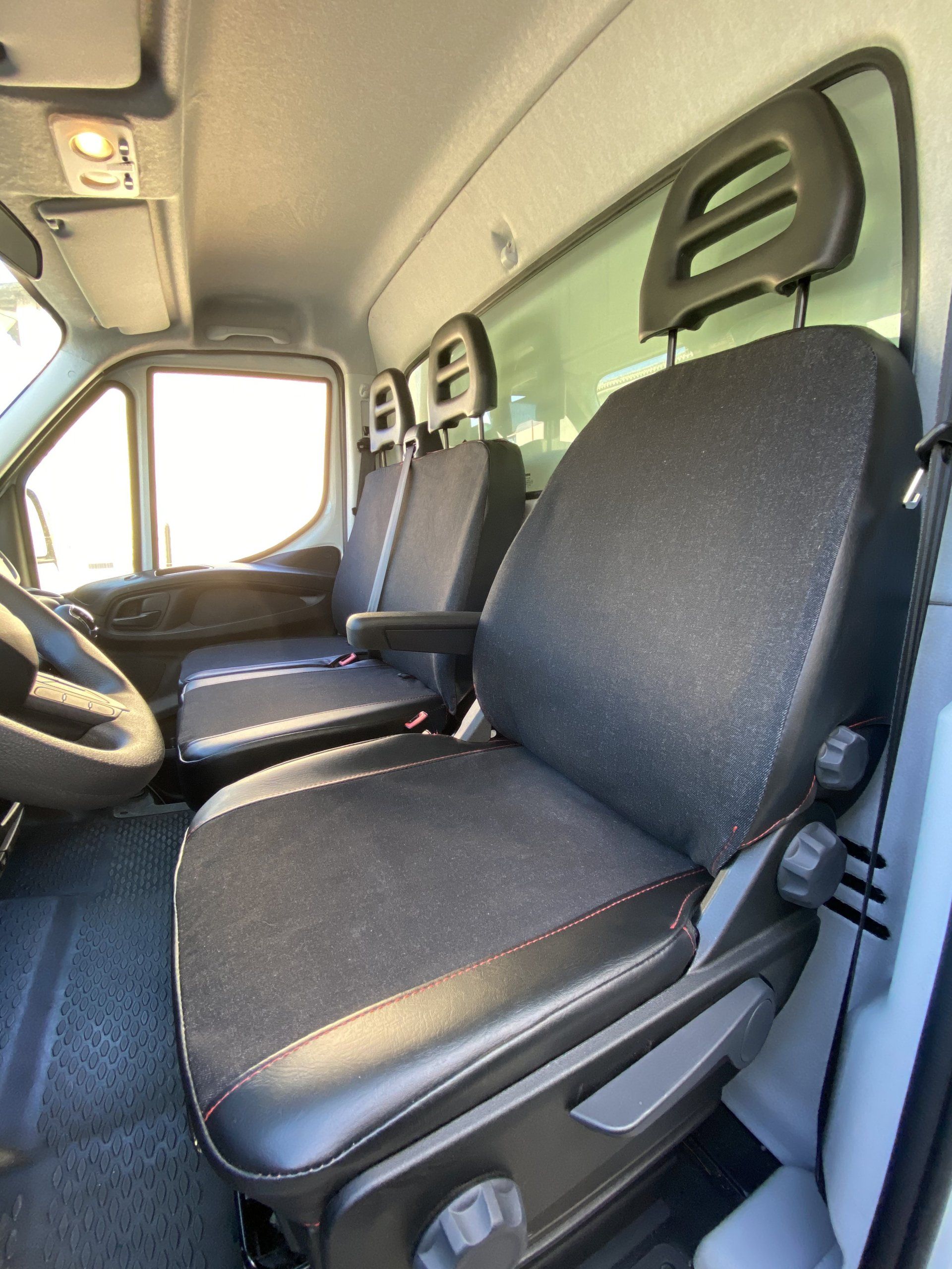 Housses Marchal en Jean Noir sur Iveco Daily