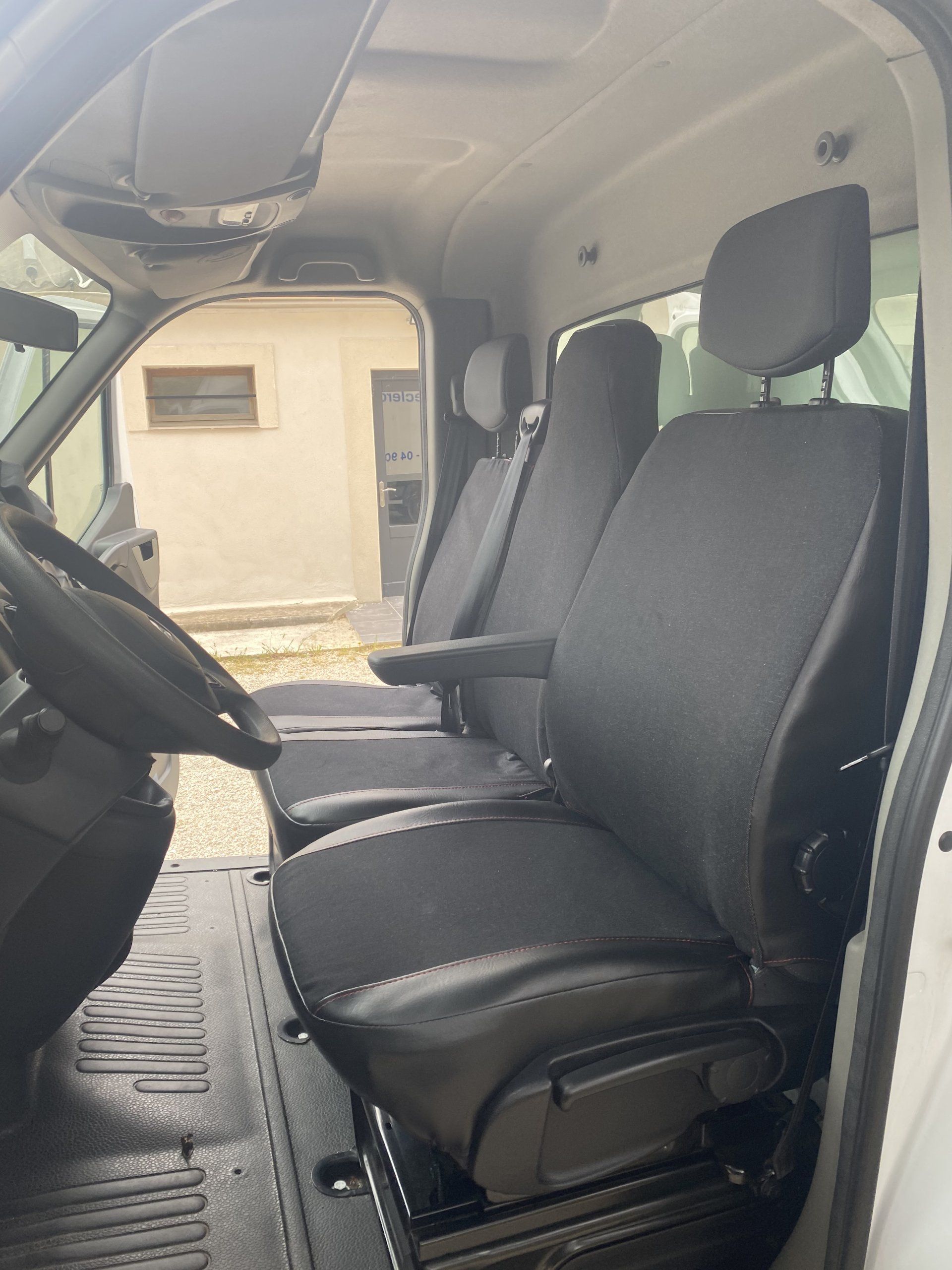 Housses Marchal en jean sur Nissan NV400