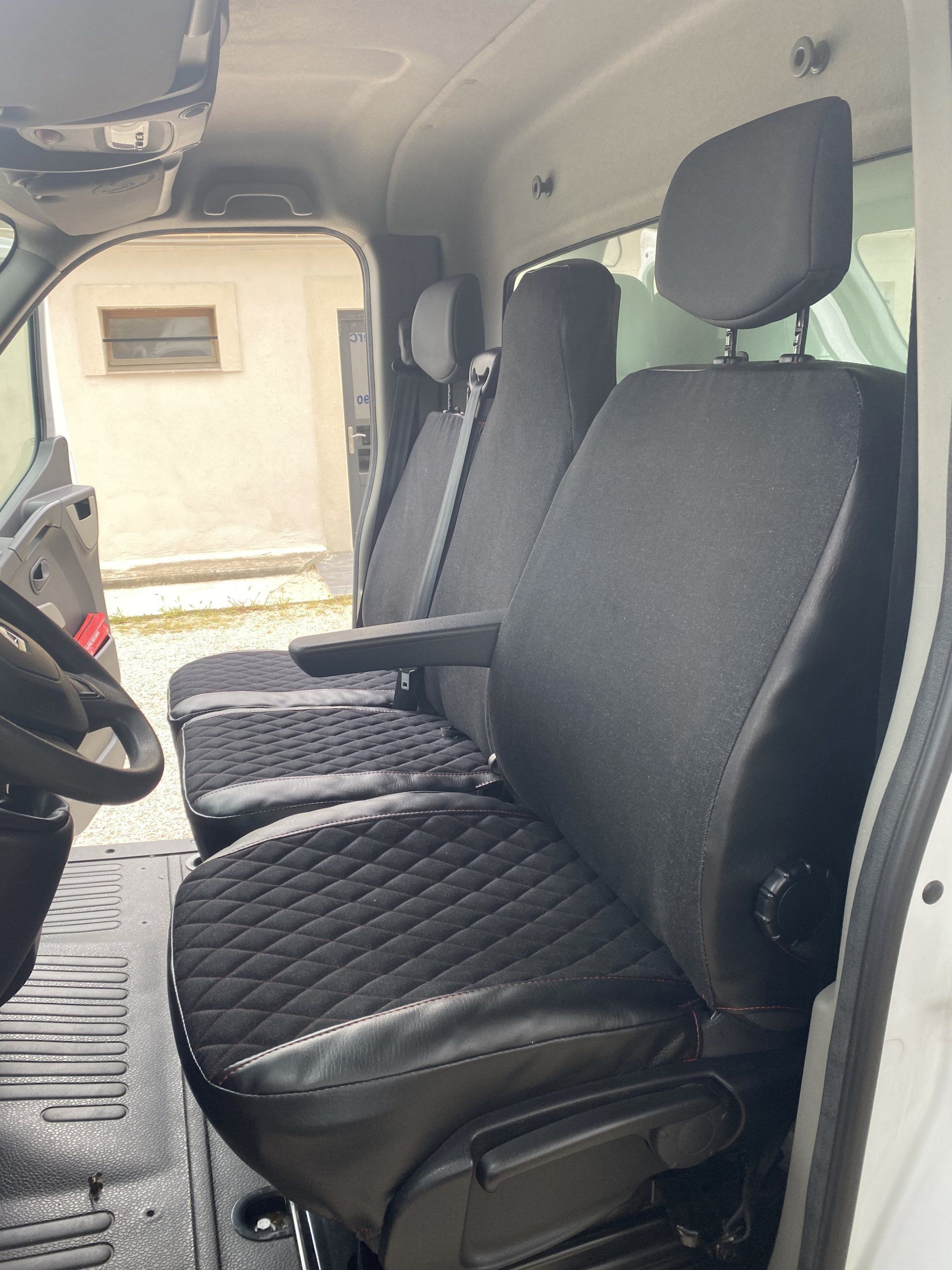 Housses Marchal en jean sur Nissan NV400