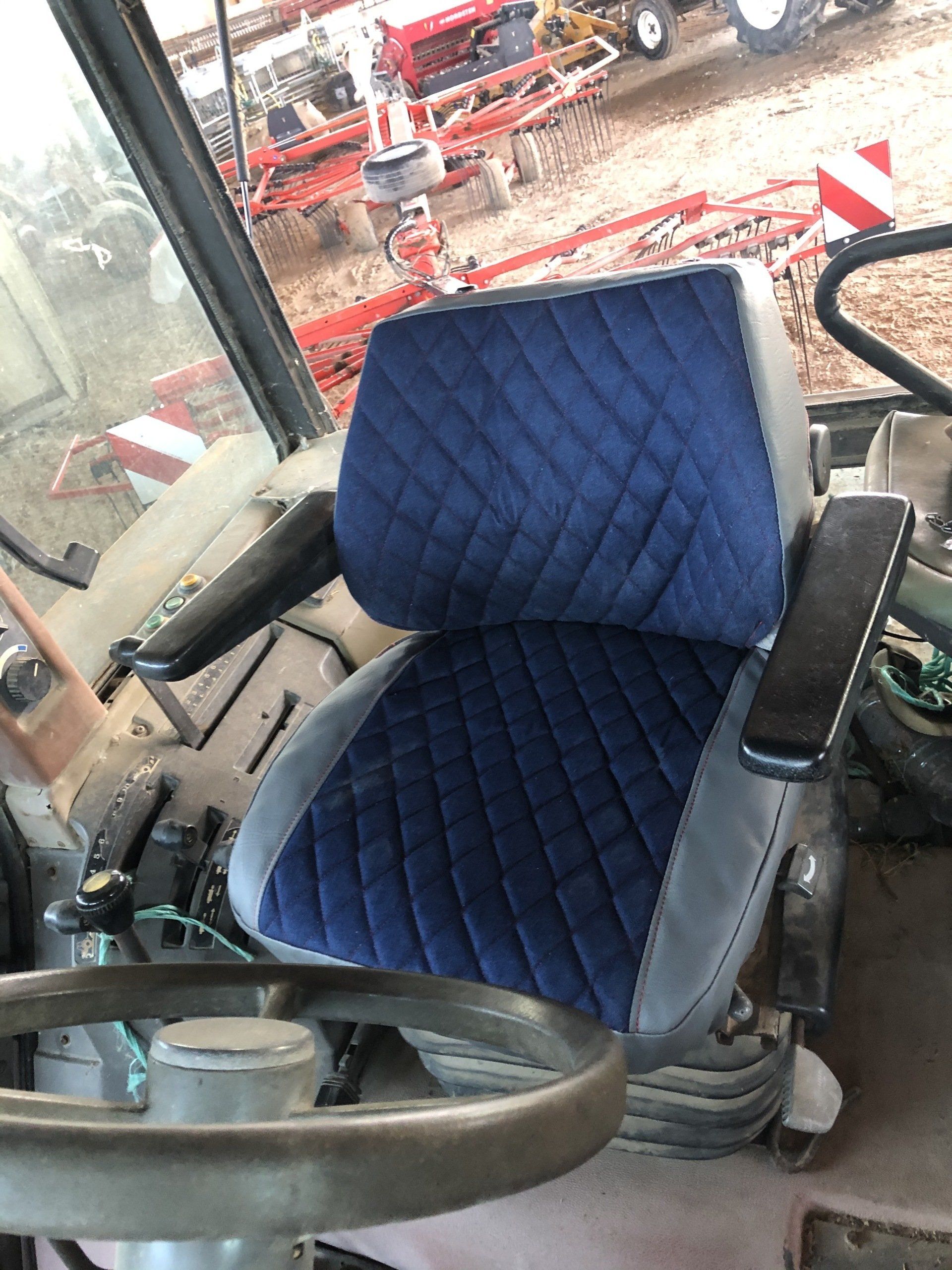 Housses Marchal - housses de sièges sur tracteur agricole