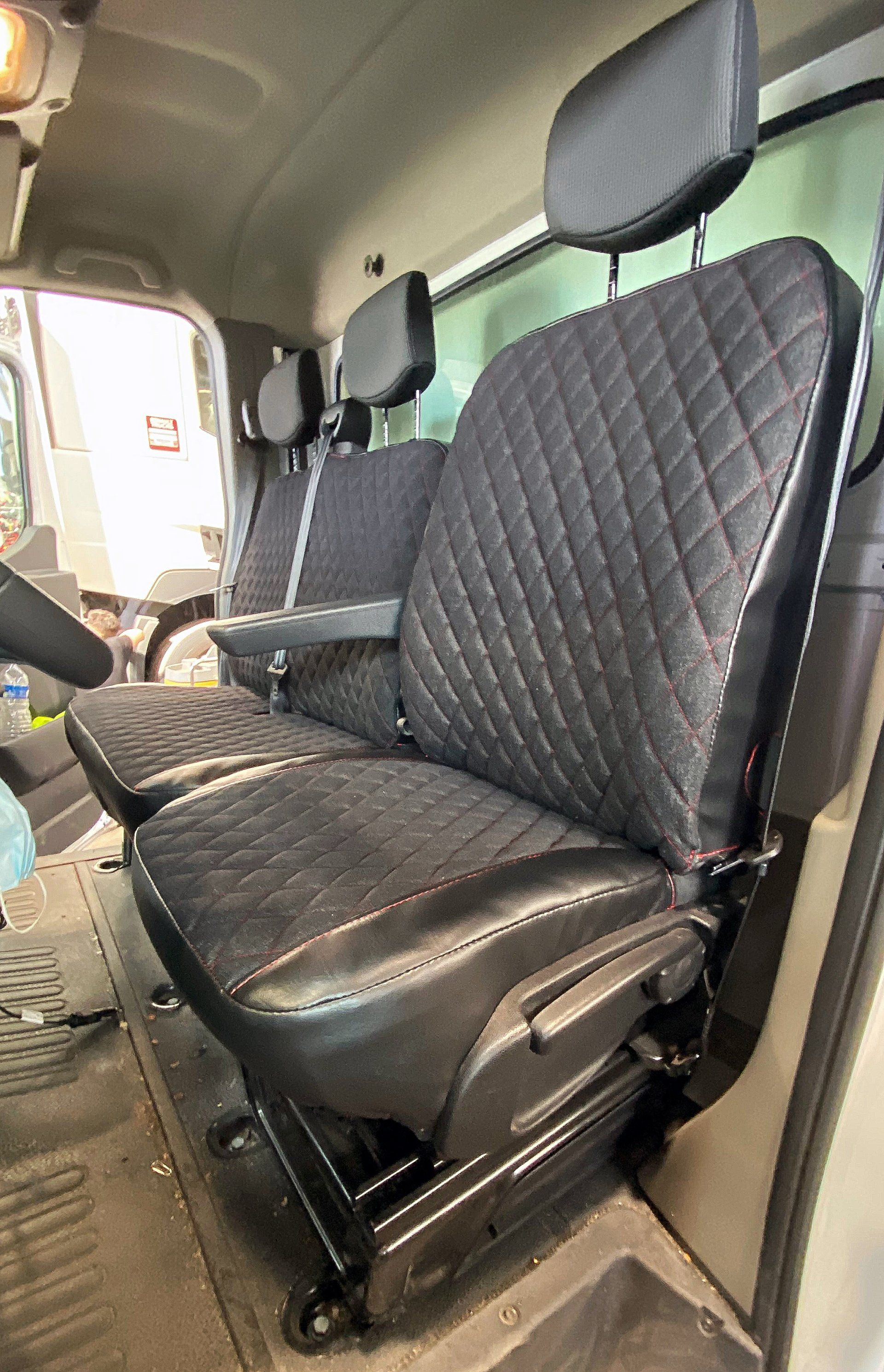 Housses Marchal - housses de sièges sur Renault Master Red Edition