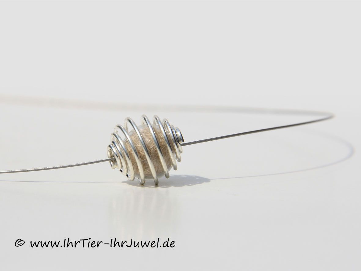 Tierhaarschmuck Kette aus Hundehaar Fellperle Perlenkäfig Tierhaarjuwelen