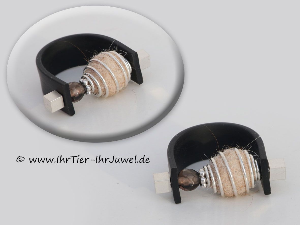 Tierhaarschmuck Kautschukring mit Fellperle in Perlenkäfig