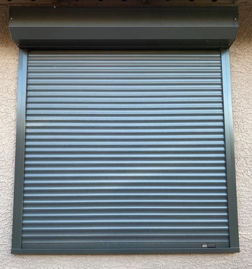 Commercial outdoor security rolling shutters