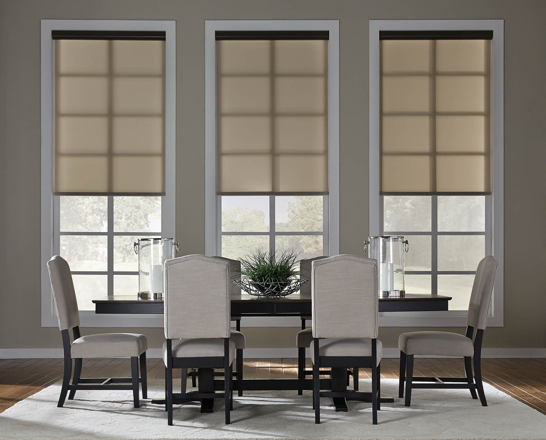 Lutron Sivoia QS Roller Shades dinning room