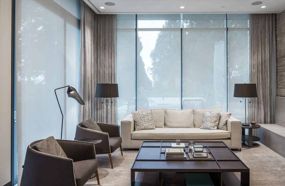 Lutron Sivoia QS Roller Shades livingroom