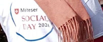 Es ist ein T-Shirt mit dem Aufdruck