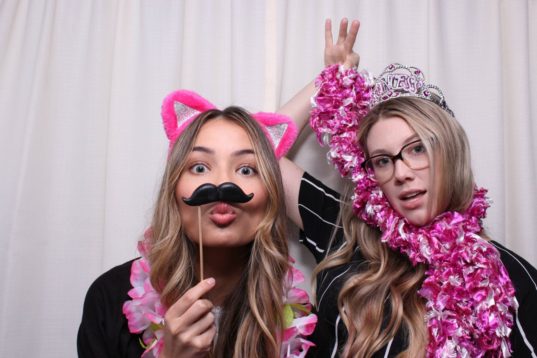 On Cue Photo Booth 105