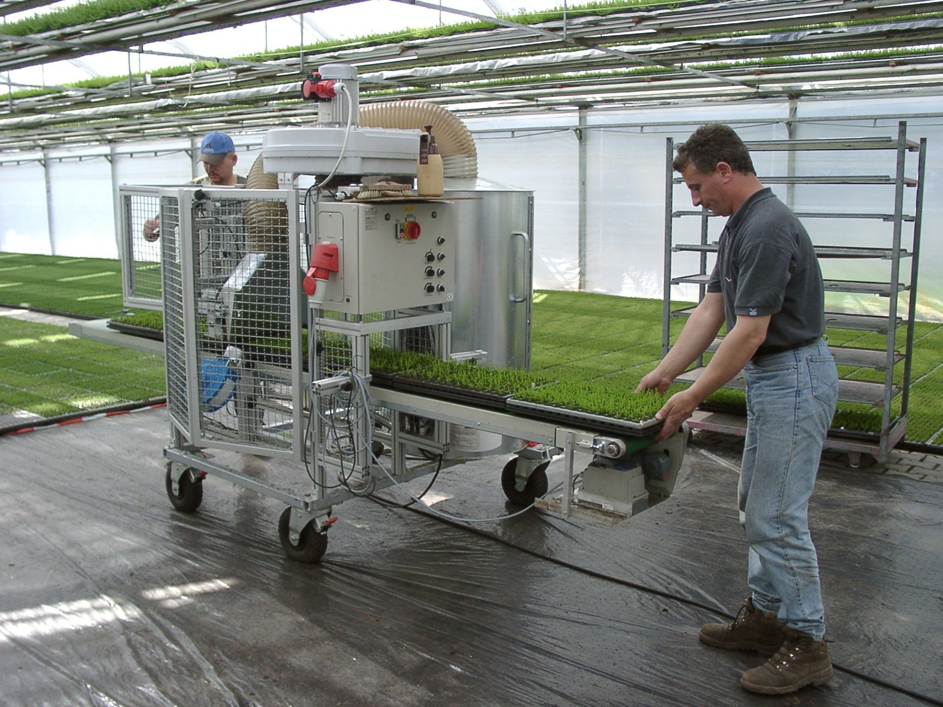 Vakuum Stutzmaschine mit Förderband