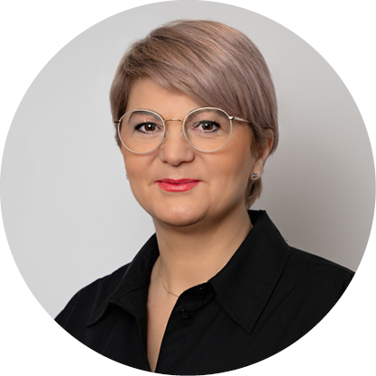 Elena Hägele (Top-Stylistin + Geschäftsleitung) Elena Hägele (Top-Stylistin + Geschäftsleitung)