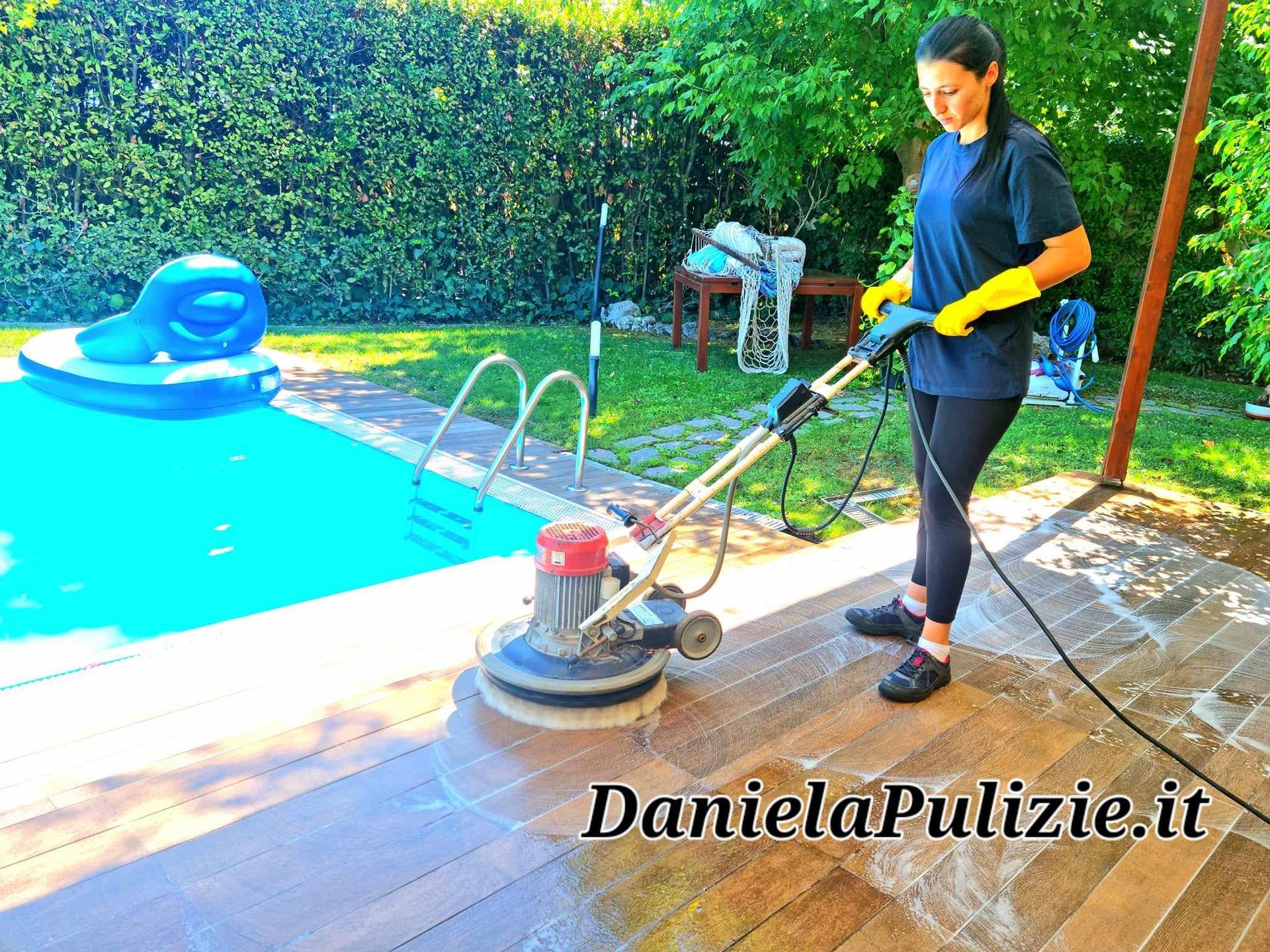 pulizie pavimenti con monospazzola