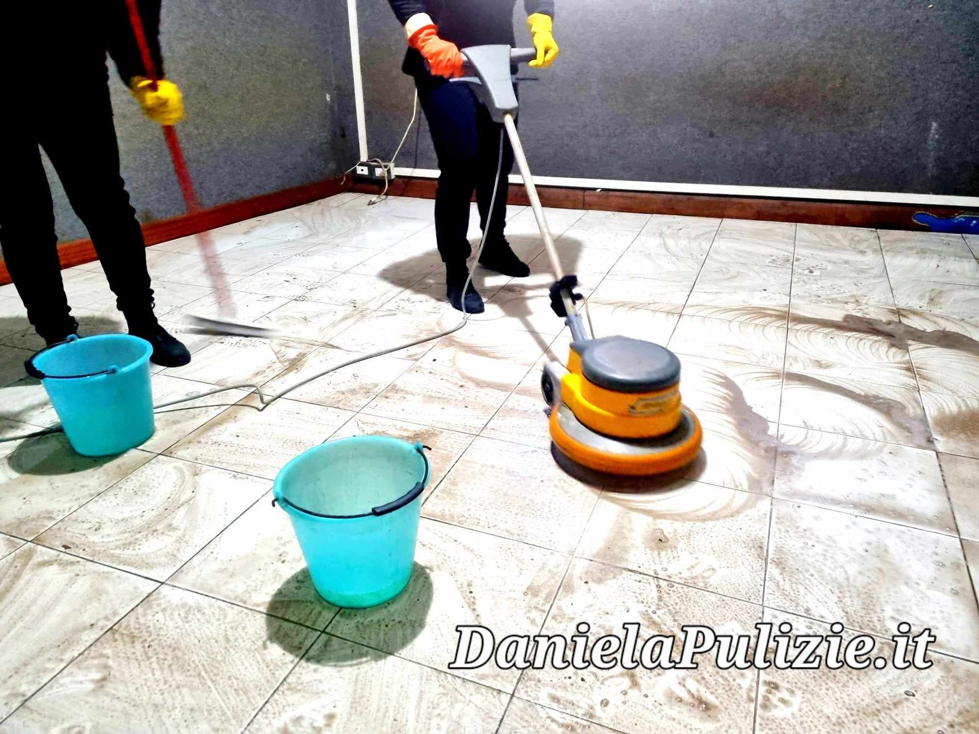 pulizie pavimenti ceramica