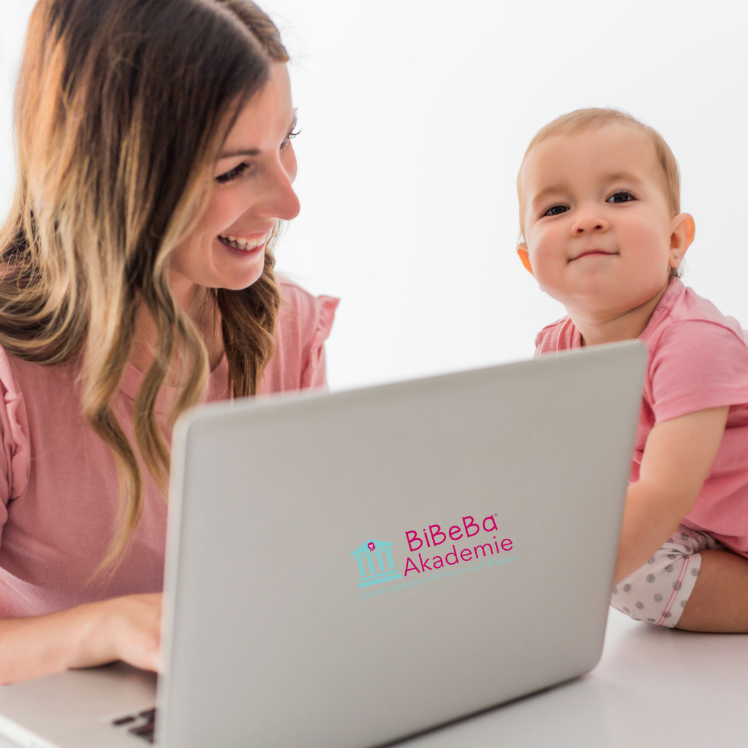 BiBeBa, Babykurs, Eltern-Kind-Kurs, Baby, Schwangerschaft, schwanger, Geburt, Wochenbett, Kleinkind, Fortbildung, Weiterbildung, Ausbildung, Kursleiter, Kursleiterin, Kursleitung, Familienbildung, Familienbegleitung, Familie, Mama, Papa, Eltern, Geschwister, Geschwisterkurs, Krabbelgruppe, Kinderturnen, Kinderkurs, Babymassage, Stillen, Fläschchen, Schlaf, Babyschlaf, Kinderschlaf, Beikost, Trotzphase, Wickeln, Geburtsvorbereitungskurs, BabySteps, PEKiP, Fabel