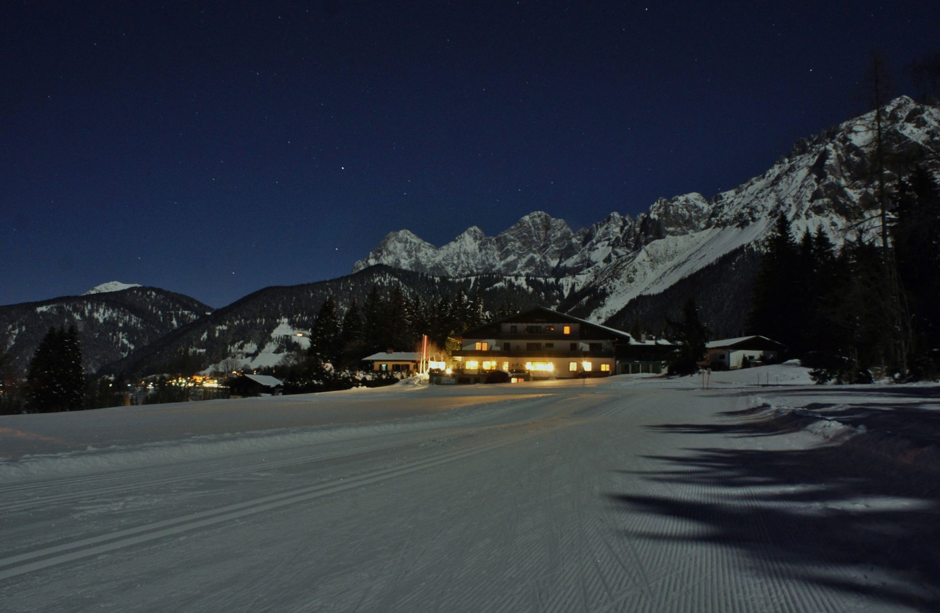 Sternenhimmel und Herold bei Nacht