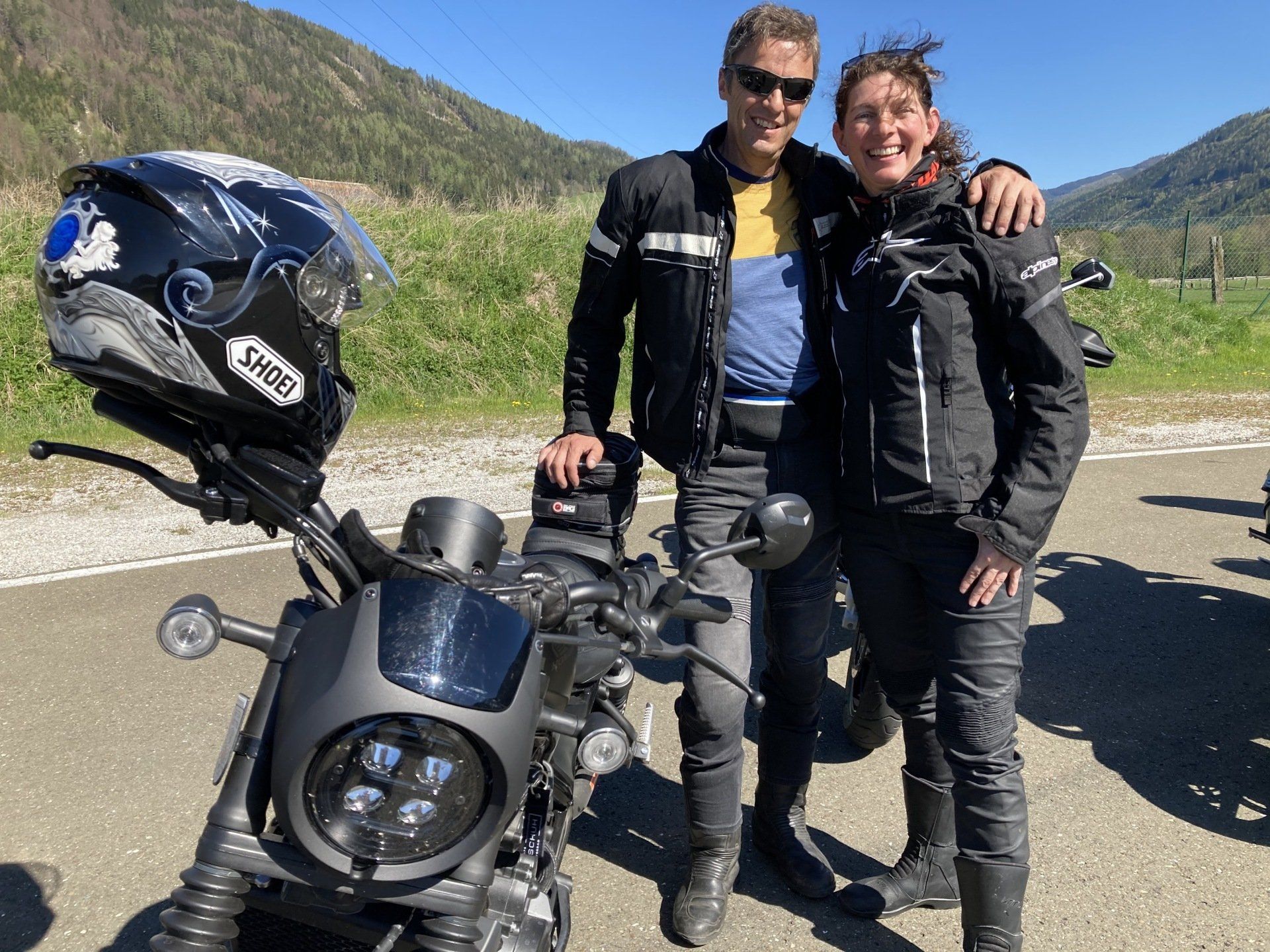 Doris und Api Motorrad