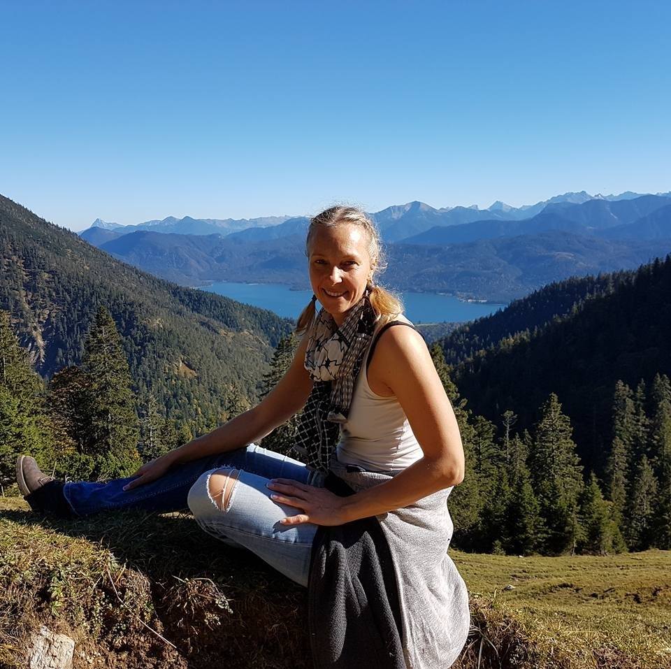 Wandern sportlich aktiv Berg Ausblick Ziele setzen Autorin Nadine Witt Wasser Meer