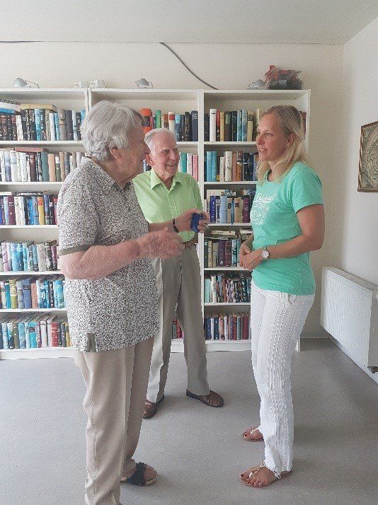 Interessantes Interview mit sympathischen Gesprächspartnern Interview der Autorin Nadine Witt mit Oberregierungskriminalrat Georg Schulz, der die Akten im Fall Arwed Imiela gerichtsfertig machte und das einzige Geständnis des Mörders entlocken konnte