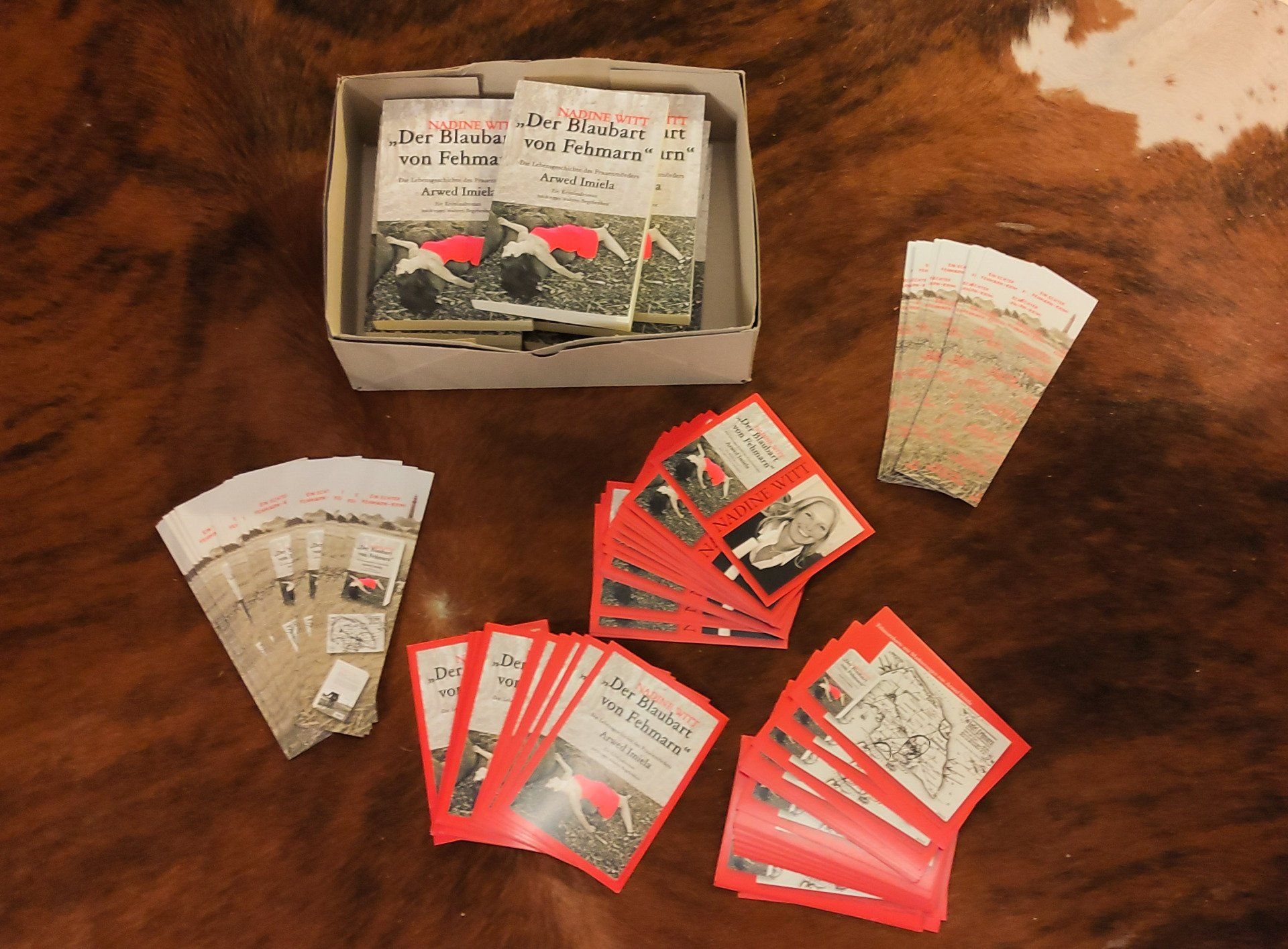 Postkarten und Lesezeichen vom Blaubart von Fehmarn der Autorin Nadine Witt können gratis angefordert werden