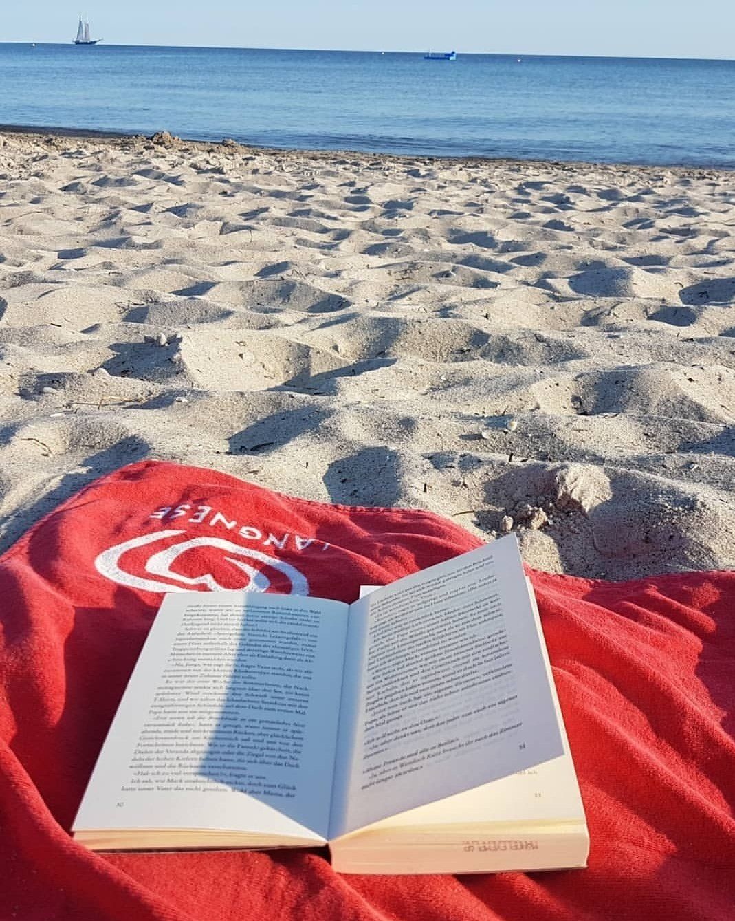Strand Fehmarn lesen gutes Buch Natur Krimi Nadine Witt Autorin Wasser