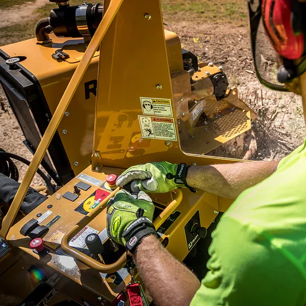 RG55T - Swing-out operator control station