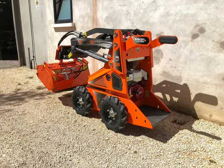 WorkyQuad SSQ 11 Country mini skidsteer features