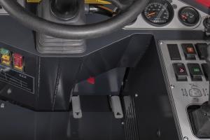 The EasyDrive system is well-suited to situations in which there are a great number of users, e.g., for rentals, in stables and for private users. Operators quickly get used to handling the loader in a safe and efficient manner with the EasyDrive system. EasyDrive